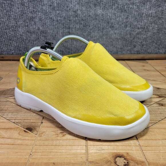 OOFOS Oomg Eezee Women's 9 Low Comfort Shoes Yellow Recovery Slip On Sneakers - Picture 1 of 12